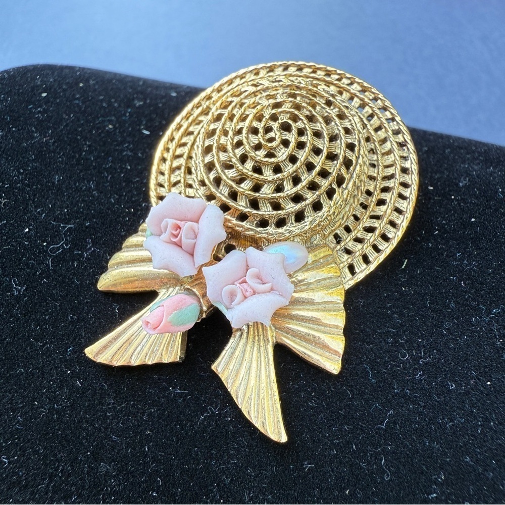 Vintage 1928 co. Victorian Gold Hat Brooch with Delicate Porcelain Rose Flowers